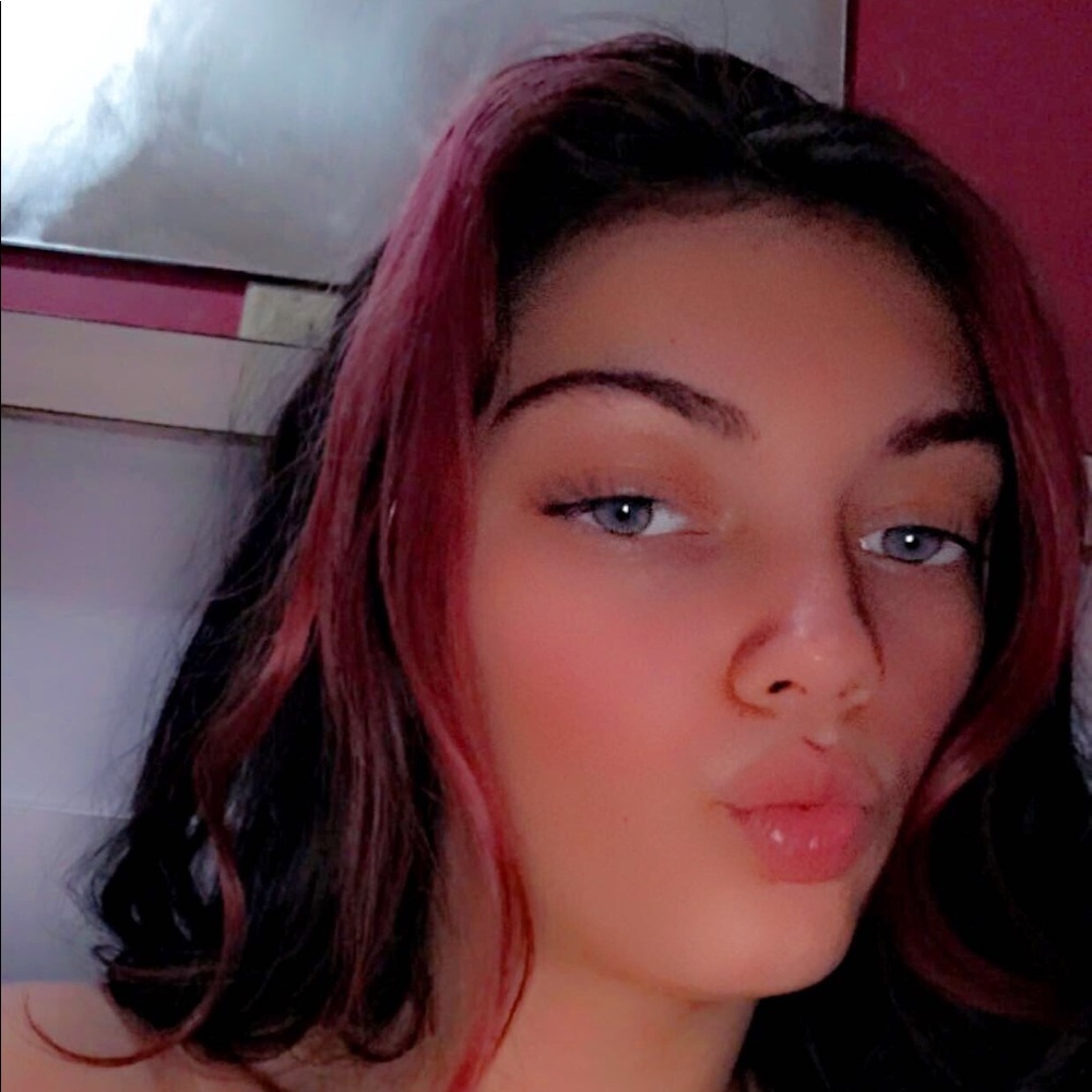 Meet your Posher, Alexis